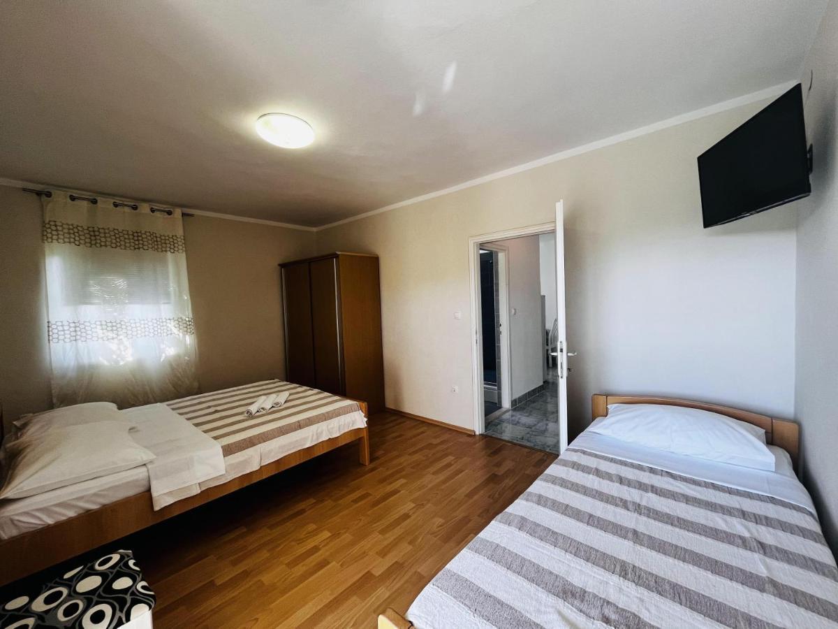 Apartmani Ivica คิร์ก ภายนอก รูปภาพ