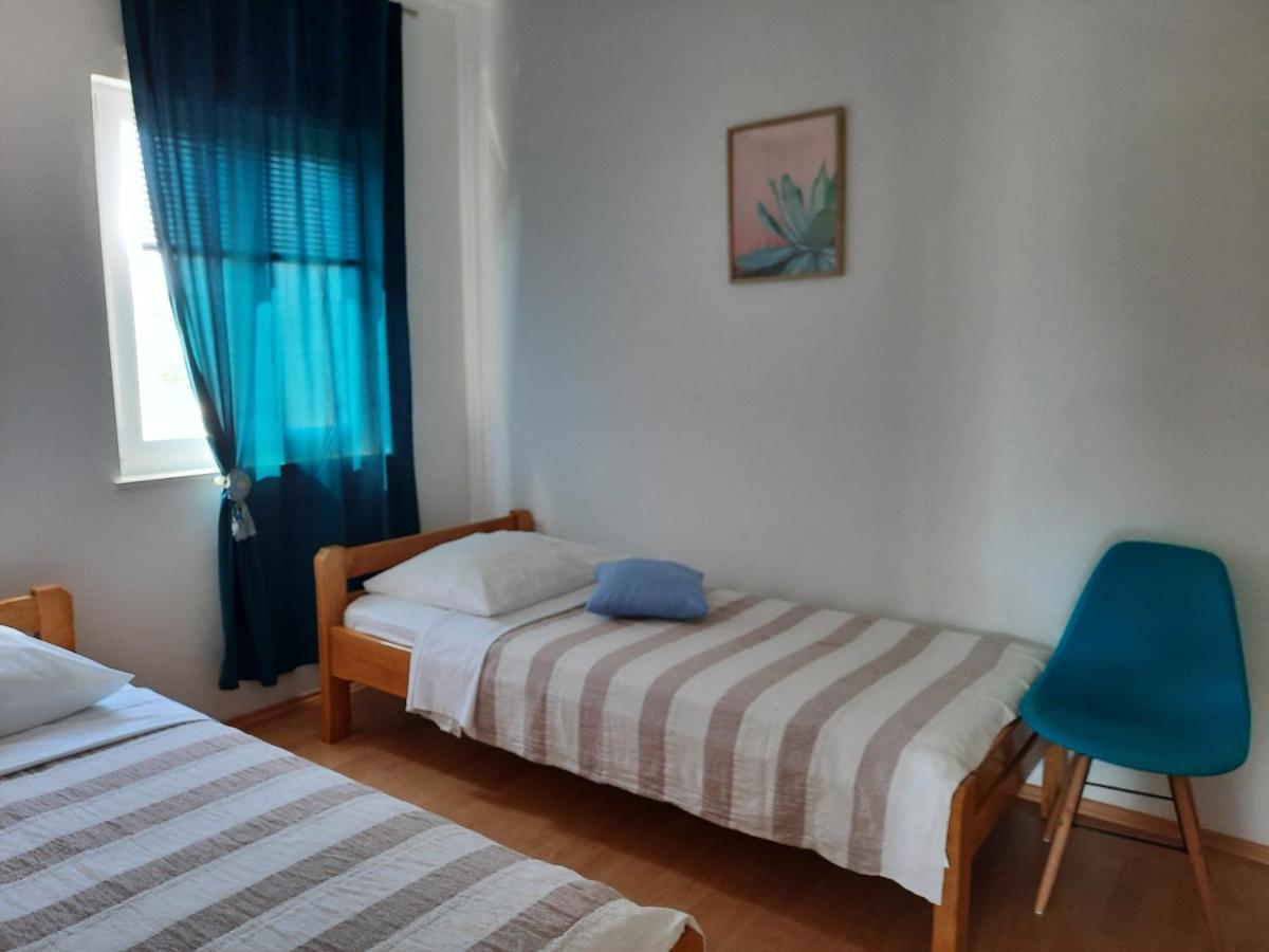 Apartmani Ivica คิร์ก ภายนอก รูปภาพ