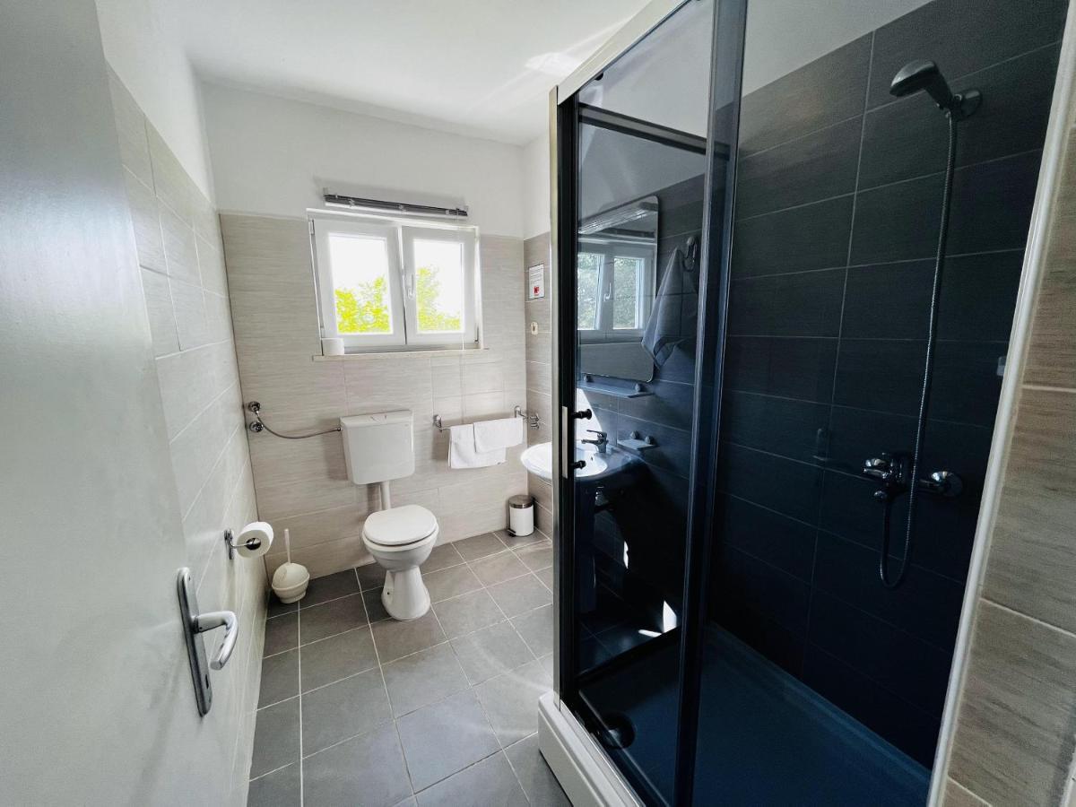 Apartmani Ivica คิร์ก ภายนอก รูปภาพ