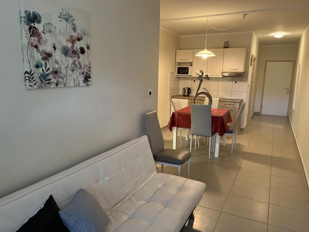 Apartmani Ivica คิร์ก ภายนอก รูปภาพ